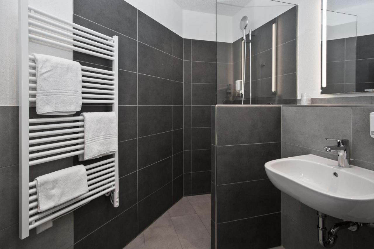 Hotel-Gasthaus Engel Luttingen ラウフェンブルク エクステリア 写真