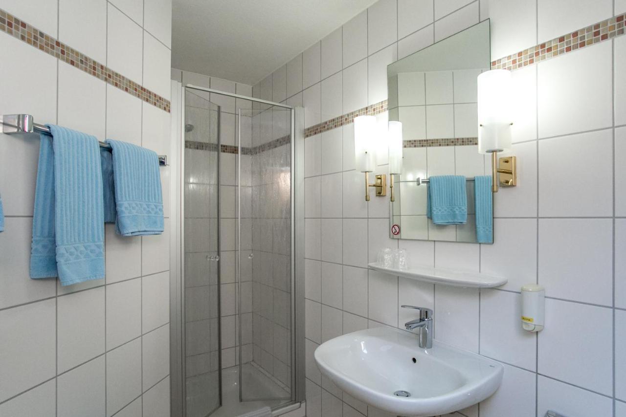 Hotel-Gasthaus Engel Luttingen ラウフェンブルク エクステリア 写真